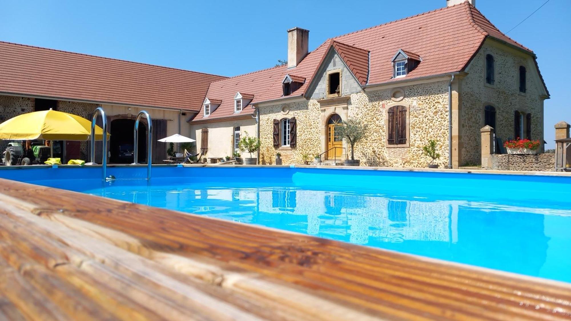 Gite A La Ferme Bassillon-Vauze Exterior photo